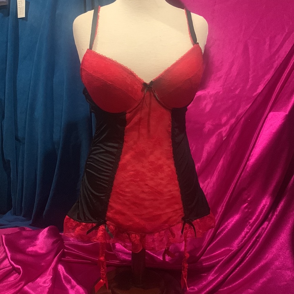 lTalk about sexy! La Vie En Rose size M. With gaurder belt attachments.